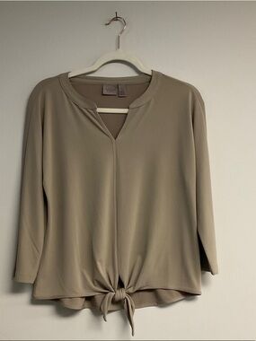 Women’s Neutral Tie-Front Long Sleeve Blouse